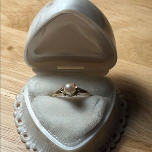 Elegant 10K Gold Pearl Ring